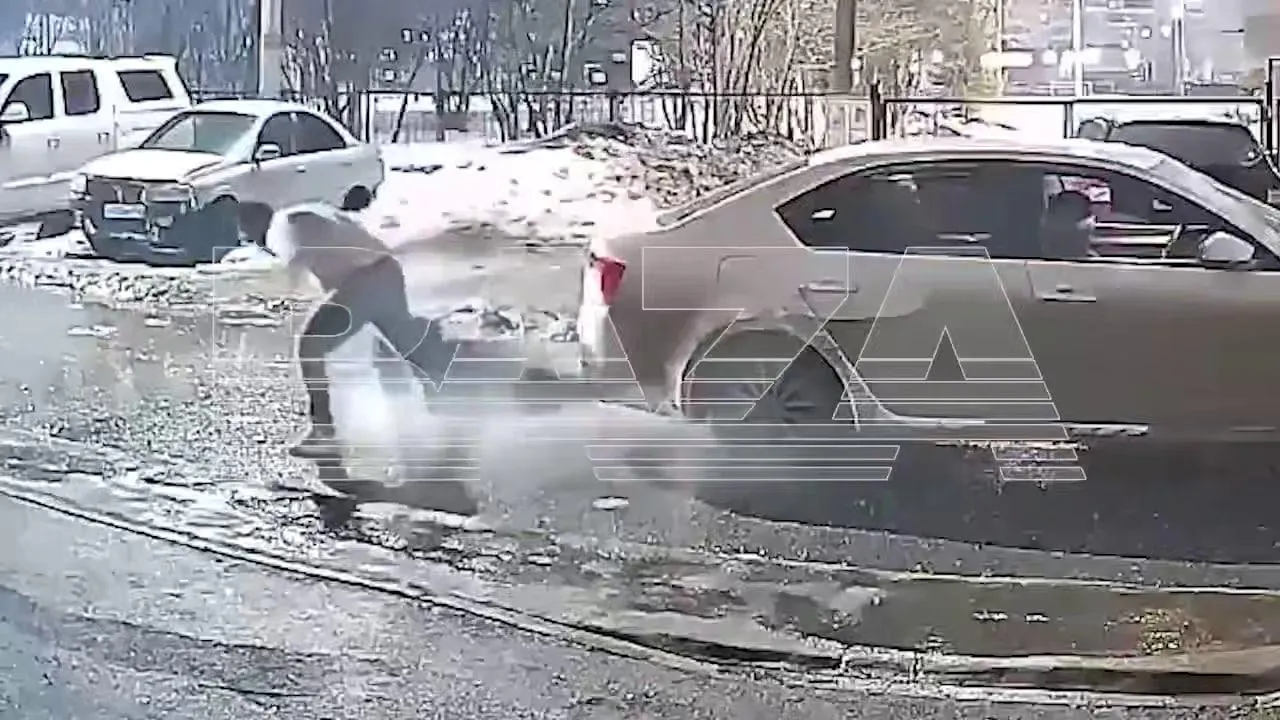 В Уфе водитель сбил прохожего и избил его из-за замечания