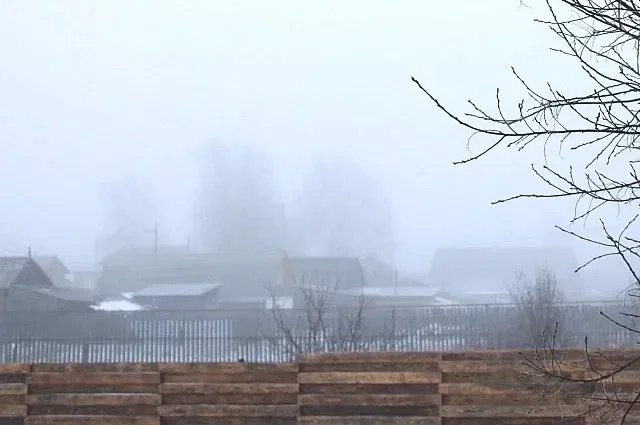 Жители Уфы пожаловались на смог и резкий запах в воздухе